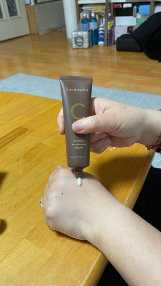 산다화 비타민C 화이트닝 크림 — 5점을 준 리뷰어가 2023년 4월 올린 사용 사진