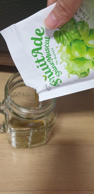[복음자리] 바리스타 패키지 2종 랜덤발송 (딸기스무디 스틱+샤인머스캣에이드 or 망고스무디+자몽에이드) — 5점을 준 리뷰어가 2022년 7월 올린 사용 사진