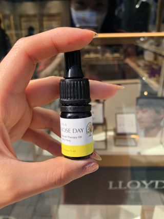 라라로즈데이 시즌2 천연 아로마오일 Y존 케어 속옷향수 이너퍼퓸 5ml  여성의 자존감을 UP시키자 — 3.5점을 준 리뷰어가 2021년 10월 올린 사용 사진