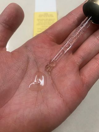 스킨큐어 산다화 비타민c 화이트닝 에센스 30ml — 5점을 준 리뷰어가 2023년 7월 올린 사용 사진