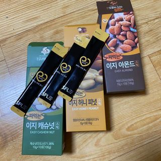 짜먹는 이지견과 짜먹는 이지아몬드, 짜먹는 이지허니피넛, 짜먹는 이지캐슈넛 각 10g X  10포 — 5점을 준 리뷰어가 2021년 2월 올린 사용 사진