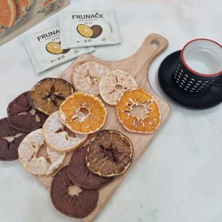 프루낵 제주감귤 초코12봉입 4종(화이트초코,다크초코,요구르트초코,콜라초코)  57.6g(4.8g*12봉입) — 5점을 준 리뷰어가 2022년 10월 올린 사용 사진