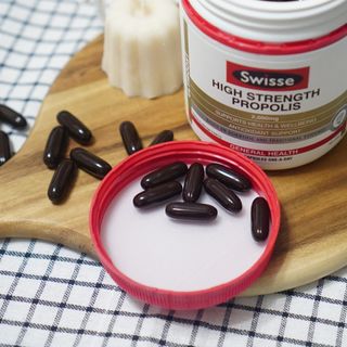 Swisse 스위스 고함량 프로폴리스 2,000mg 210정 — 4점을 준 리뷰어가 2021년 5월 올린 사용 사진