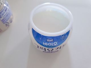 매일바이오 그릭요거트 오리지널 플레인 4개, 로스터리 커피믹스 4개 — 5점을 준 리뷰어가 2021년 12월 올린 사용 사진