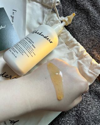 [위켄더스] 끈적임 없이 수분감을 채워주는 핸드& 바디로션 1종 랜덤발송 — 4.5점을 준 리뷰어가 2022년 4월 올린 사용 사진