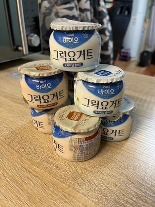 매일바이오 그릭요거트 오리지널 플레인 4개, 로스터리 커피믹스 4개 — 5점을 준 리뷰어가 2021년 12월 올린 사용 사진