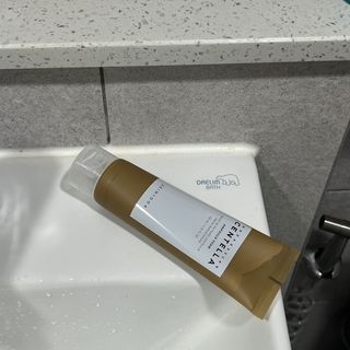 스킨1004 [SKIN1004] 마다가스카르 센텔라 앰플 폼 125ml — 5점을 준 리뷰어가 2024년 8월 올린 사용 사진