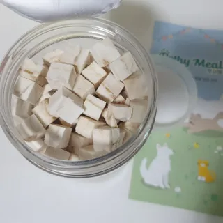 [펫시밀] 원물그대로 영양듬뿍 진공동결건조 북어트릿75g,치킨트릿100g,연어트릿75g 강아지 고양이 간식 — 5점을 준 리뷰어가 2023년 6월 올린 사용 사진