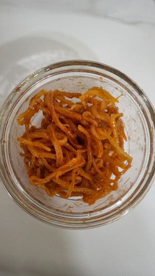 하나마이 [마마쿡] 전 청와대 천상현 셰프의 밑반찬  5종세트(소고기 장조림+연근조림+진미채+간장김자반+새우김자반) — 4점을 준 리뷰어가 2023년 4월 올린 사용 사진