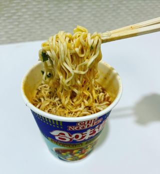 NISSIN 닛신 컵누들  4종 - 씨푸드오리지날, 씨푸드 스파이시, 씨푸드 커리, 씨푸드 XO소스 — 5점을 준 리뷰어가 2022년 4월 올린 사용 사진