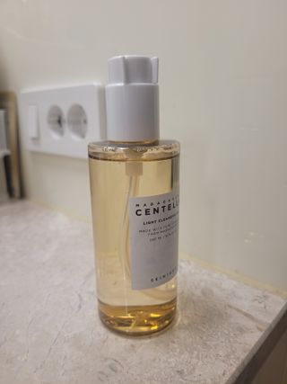 스킨1004 [SKIN1004] 마다가스카르 센텔라 라이트 클렌징 오일 200ml — 5점을 준 리뷰어가 2024년 7월 올린 사용 사진