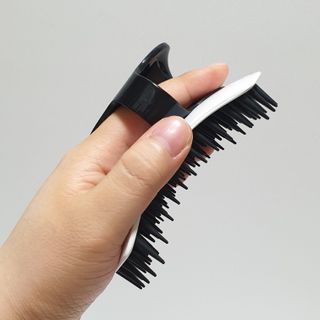 온가족 시원한샴푸 깨끗한두피 샴푸브러쉬 두피스케일링 히트팡블랙에디션 — 5점을 준 리뷰어가 2021년 8월 올린 사용 사진