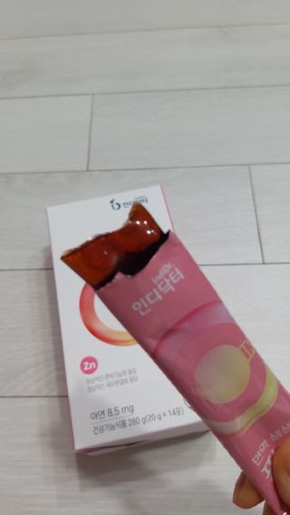 인디닥터 면역 생생 핑크 이뮨 젤리 + 타이탄 BCAA 프로틴 젤리스틱 — 5점을 준 리뷰어가 2022년 4월 올린 사용 사진