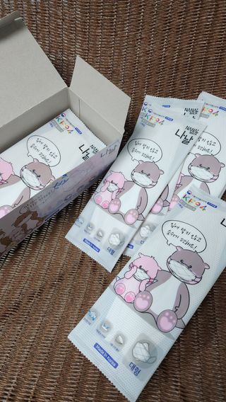 케이파이 나날마스크 [케이파이 나날] KF94 마스크 50매입 (개별포장) ,  여름에도 좋은 숨쉬기 편한 순수 국산 마스크 — 5점을 준 리뷰어가 2022년 9월 올린 사용 사진