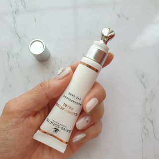 산수시 일루미네이팅 펄 영양 다크서클 스틱 아이 크림 케어 15ml — 5점을 준 리뷰어가 2021년 6월 올린 사용 사진