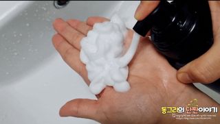 코스모먼트 부스티모 부스팅샴푸60ml + 비듬세정 진정샴푸50ml — 5점을 준 리뷰어가 2021년 11월 올린 사용 사진