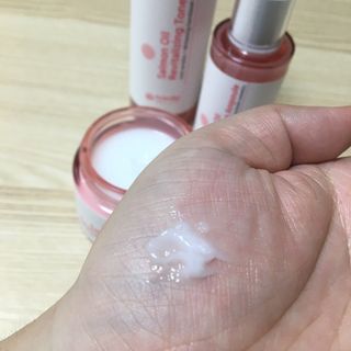 아이앤립 / EYENLIP 아이앤립 연어오일 리바이탈라이징 토너+앰플+크림 3종 세트 — 4.5점을 준 리뷰어가 2021년 6월 올린 사용 사진