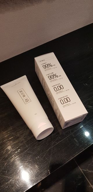 [베러오리진] 무화과 크리미 딥 폼 클렌저/피부 노폐물 & 미세먼지 99 세정 인증 민감성 피부 무자극 인증 — 5점을 준 리뷰어가 2021년 11월 올린 사용 사진