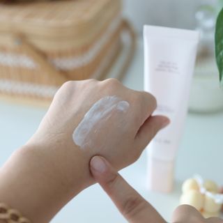프리마인 선크림만 바꿨을 뿐인데 매일 물 2L챙겨먹고 기초케어 완벽하게 한 물빛피부 완성,셀라브UV프로텍터 — 4.5점을 준 리뷰어가 2023년 8월 올린 사용 사진