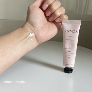 러브모아 향수 고체향수 승무원 고체향수 바르는 향수 니치향수 도손 우드세이지 앤 씨솔트 — 5점을 준 리뷰어가 2022년 12월 올린 사용 사진