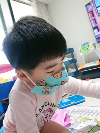 [숨그림]  덴탈마스크 짱구 우리아이 그리고 내가 쓰는 믿을수있는 케릭터 마스크  16종 — 5점을 준 리뷰어가 2021년 10월 올린 사용 사진