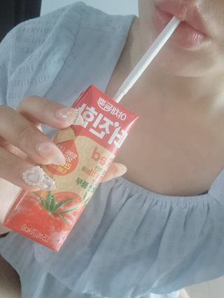 [롯데칠성] 야채듬뿍 더'진한 [롯데칠성] 야채는 이제 COLORFULL! 야채듬뿍  더 진한 레드 4개 +퍼플 4개 (총 8개) — 5점을 준 리뷰어가 2023년 6월 올린 사용 사진