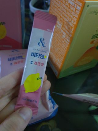 비타앤C 레몬맛, 망고맛 — 5점을 준 리뷰어가 2021년 8월 올린 사용 사진