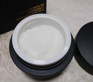 오투에니원 갈락토미세스 비타민 C 프리미엄 블랙스완 크림 50g — 4.5점을 준 리뷰어가 2023년 1월 올린 사용 사진