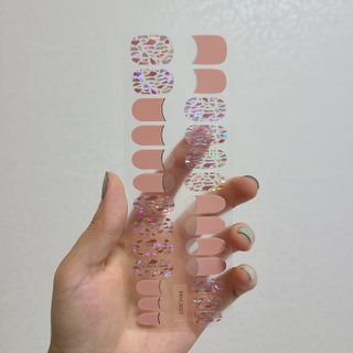 [네일가게] 햇빛에 닿으면 색이 변하는 신기한 햇살 반전 네일스티커_B — 5점을 준 리뷰어가 2021년 8월 올린 사용 사진
