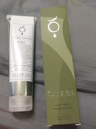 올리브 오일 스킨케어 컴퍼니 [OOSC] 보송보송한 내추럴리 너리시드 핸드크림 125ml — 5점을 준 리뷰어가 2021년 4월 올린 사용 사진