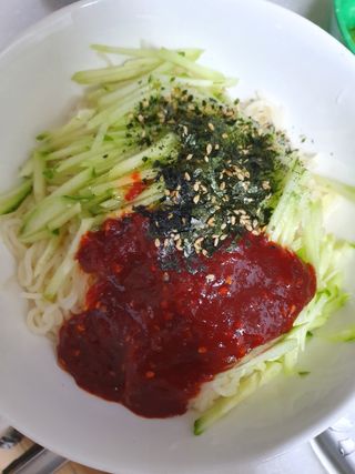 [한면원] 비빔국수 2인분 — 3점을 준 리뷰어가 2022년 8월 올린 사용 사진