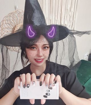 데싱디바 글레이즈 할로윈 네일_5종 중 택1 — 5점을 준 리뷰어가 2021년 10월 올린 사용 사진