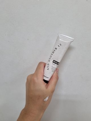 멈칫(MUMCHIT) 넥퍼퓸 NECKPERFUME 2가지 향 — 4.5점을 준 리뷰어가 2021년 11월 올린 사용 사진