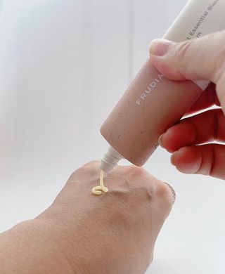[후르디아] 끈적임 없는 착한성분 비건  핸드크림 3종 — 5점을 준 리뷰어가 2023년 2월 올린 사용 사진