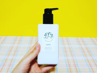 줄라이 모닝 _ JULY MORNING 줄라이모닝 하이드레이팅 퍼퓸드 바디앤핸드 에멀젼 — 5점을 준 리뷰어가 2021년 9월 올린 사용 사진