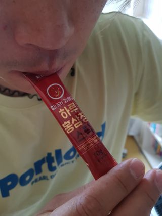 힘내라김홍삼 하루홍삼정스틱 10g x 10포 — 5점을 준 리뷰어가 2021년 3월 올린 사용 사진