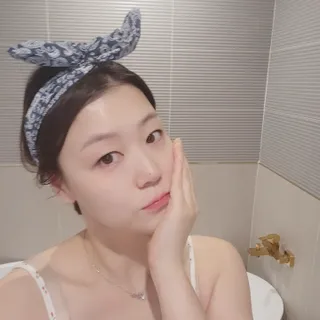 오투에니원 화이트 스완 갈락토미세스 비타민 C 워터 슬리핑 마스크 — 5점을 준 리뷰어가 2022년 12월 올린 사용 사진