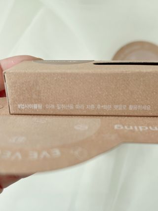 [후르디아] 올리브영 착한보습 비건 립버터 2종 — 5점을 준 리뷰어가 2022년 12월 올린 사용 사진