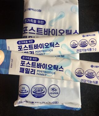 서울약사신협_포스트바이오틱스패밀리_5g x 100포 — 5점을 준 리뷰어가 2021년 3월 올린 사용 사진