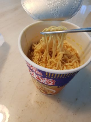 NISSIN 닛신 컵누들  4종 - 씨푸드오리지날, 씨푸드 스파이시, 씨푸드 커리, 씨푸드 XO소스 — 5점을 준 리뷰어가 2022년 11월 올린 사용 사진