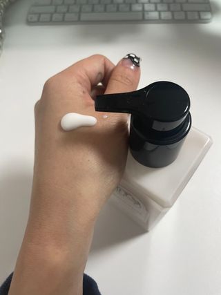 줄라이 모닝 _ JULY MORNING 줄라이모닝 하이드레이팅 퍼퓸드 바디앤핸드 에멀젼 — 4점을 준 리뷰어가 2022년 3월 올린 사용 사진