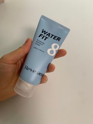 나우 [리브엠]피부 속부터 겹겹이, 촘촘하게! 워터핏8중 수분착붙 크림 — 5점을 준 리뷰어가 2024년 12월 올린 사용 사진