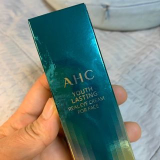 [NEW 탄력유턴 아이크림] AHC 유스 래스팅 리얼 아이크림 포 페이스 — 5점을 준 리뷰어가 2021년 3월 올린 사용 사진