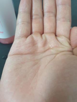 아이앤립 / EYENLIP 아이앤립 연어오일 리바이탈라이징 토너 — 5점을 준 리뷰어가 2021년 4월 올린 사용 사진