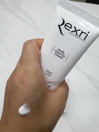 렉스리 데일리 톤업 크림 Rexri Daily Tone Up Cream — 5점을 준 리뷰어가 2022년 8월 올린 사용 사진