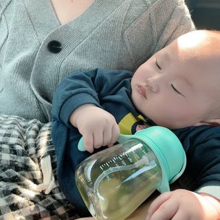 유비맘 트라이탄 코니빨대컵_컬러 랜덤 발송 — 5점을 준 리뷰어가 2021년 2월 올린 사용 사진