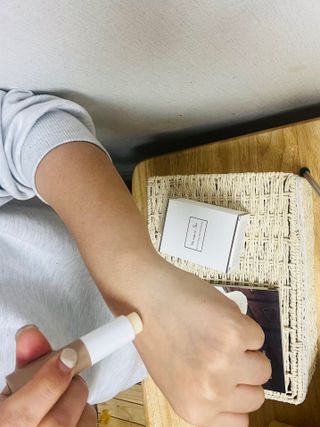 더사가오브수 [사가수] 효혜윤 보태니컬 에너지 에센스인로션 20ml /아이포올 스틱 3g — 5점을 준 리뷰어가 2023년 2월 올린 사용 사진