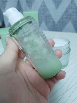 김정문알로에 큐어 큐어 알로에 리프레쉬 젤리 세럼, 큐어 알로에 하이드로 젤리 크림 — 3.5점을 준 리뷰어가 2021년 2월 올린 사용 사진