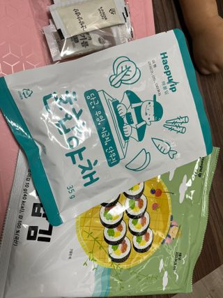 해풀잎 누구나 김밥*1ea [(혼합야채 35g *1ea,  김밥김 (5g, 5ea),  양념간장 (6g, 5ea), 참기름(5g, 2ea)] — 3점을 준 리뷰어가 2022년 7월 올린 사용 사진