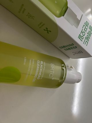 비알티씨 BRTC 안티폴루션 앤 블랙헤드 클렌징오일 300ml — 5점을 준 리뷰어가 2022년 12월 올린 사용 사진